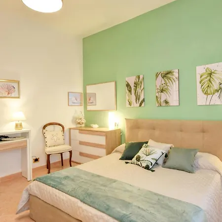 Апартаменты Lovely In Nervi With Wifi