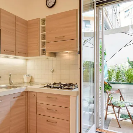 1 Bedroom Cozy In Nervi Lägenhet