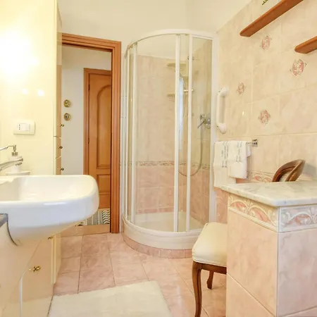 1 Bedroom Cozy In Nervi Lägenhet *